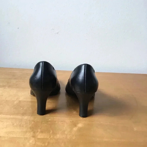 Naturalizer Black Leather Heel Chic and Comfortable Shoes Size 6.5 M US - Picture 7 of 8